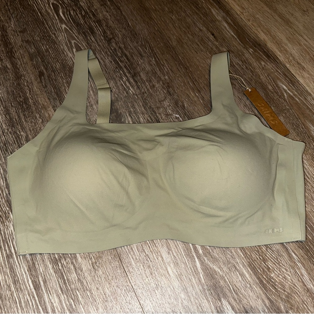Skims Naked Scoop Bra
